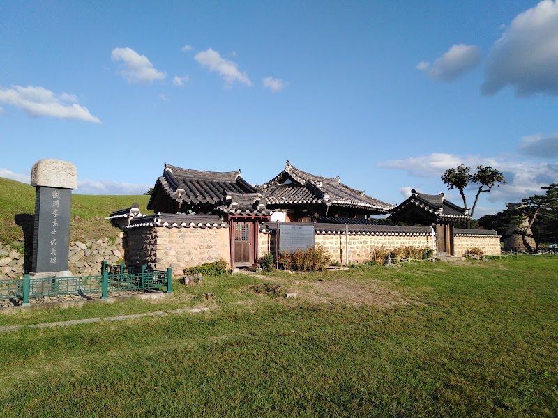 Cheomseongdae Observatory - Cheomseongdae Observatory 839-1 Inwang-dong, Gyeongju, Gyeongsangbuk-do, South Korea