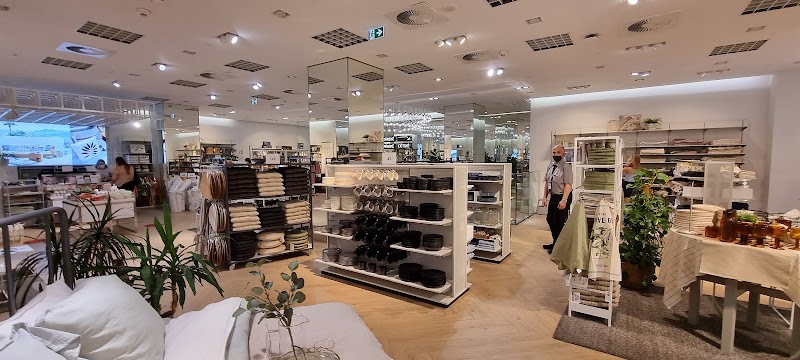 MYSLBEK Shopping Gallery - MYSLBEK Shopping Gallery, Na Příkopě 1096/19, Staré Město, 110 00 Praha-Praha 1, Czechia
