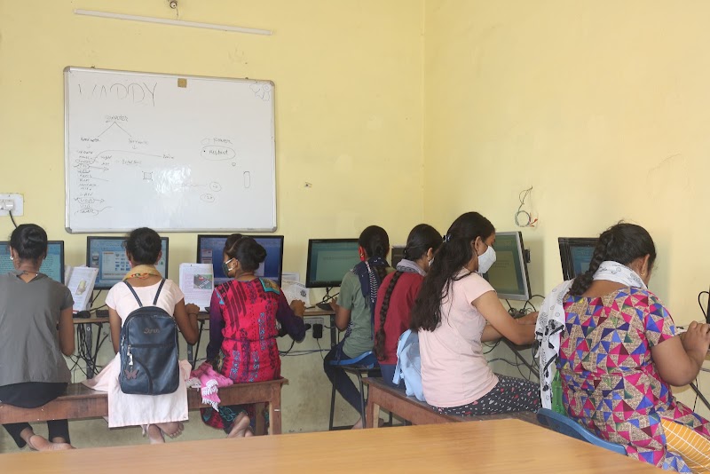 Megha computer boriyakala - Megha computer boriyakala, Banjhipar karma mata mandir parishar boriyakala, Raipur, Chhattisgarh 492015, India