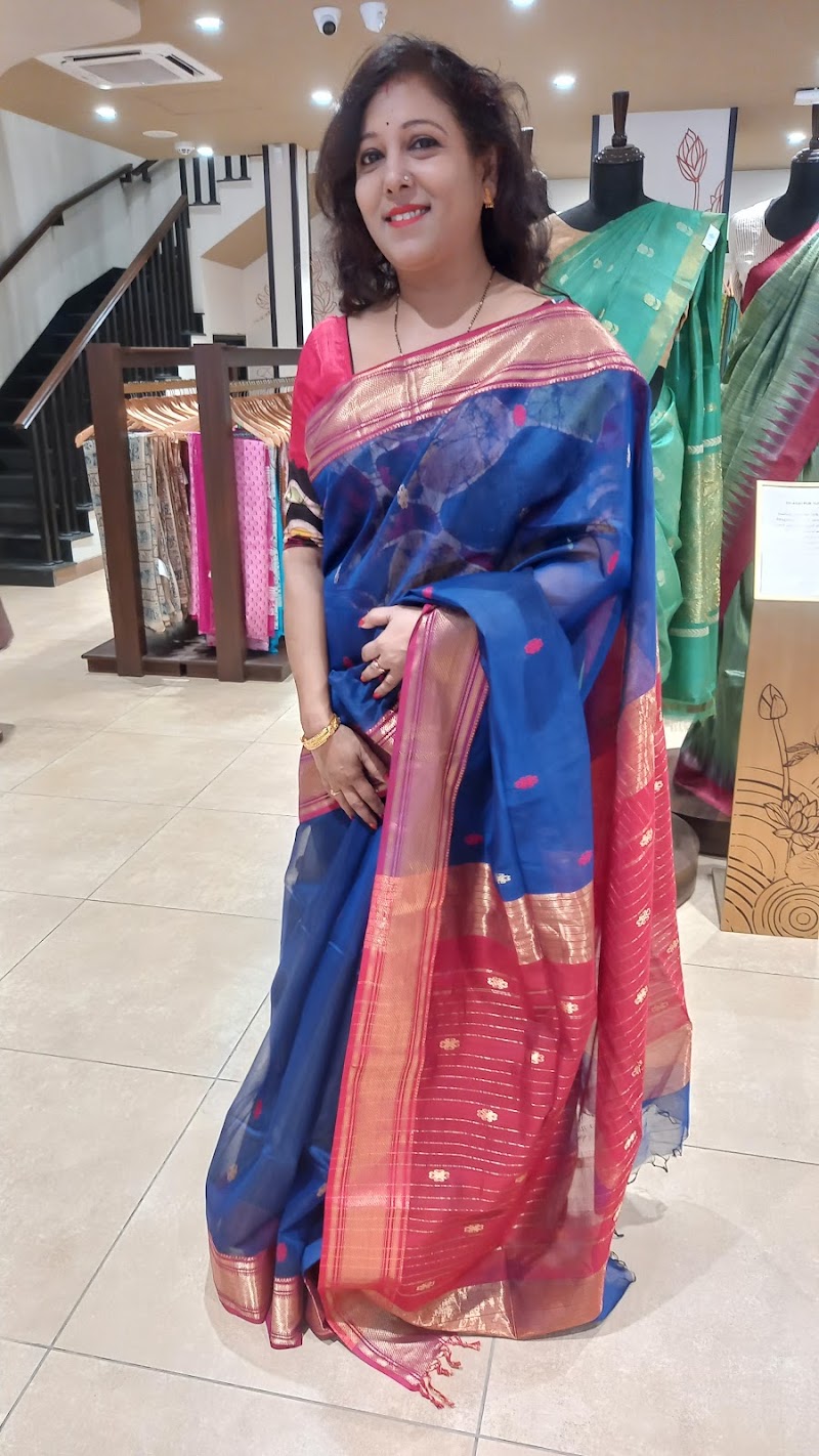 Taneira Sarees (Gariahat, Kolkata) - Taneira Sarees (Gariahat, Kolkata), shop no.95, 1B, Rash Behari Ave, beside Priya Cinema, Manoharpukur, Gariahat, Kolkata, West Bengal 700029, India