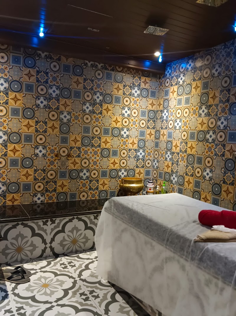 Reva Luxury Spa – Relaxation & Wellness in Himayath Nagar - Reva Luxury Spa – Relaxation & Wellness in Himayath Nagar 3-6-154, above Peter England Show Room, AP State Housing Board, Himayatnagar, Hyderabad, Telangana 500029, India