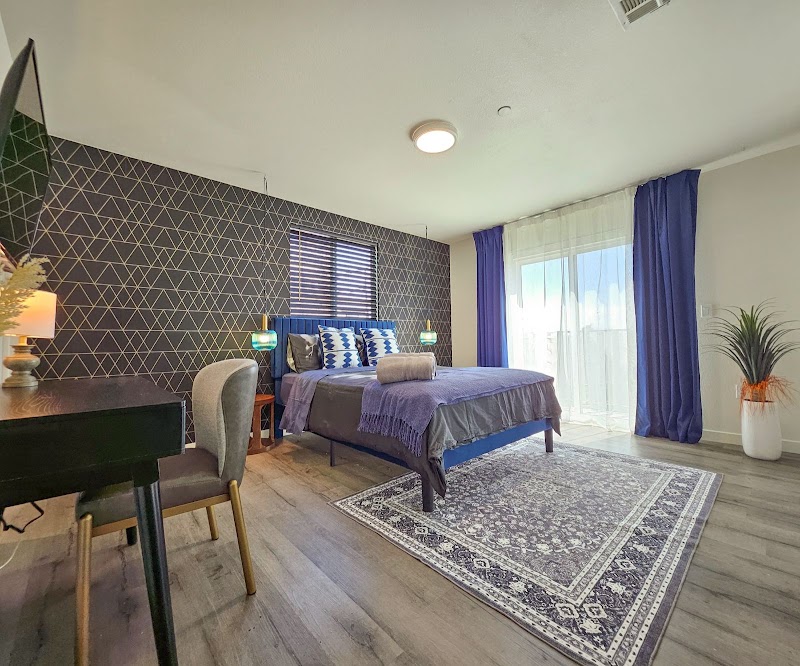 Forty First Place - Boutique Hostel - Forty First Place - Boutique Hostel, 615 W 41st Pl, Los Angeles, CA 90037, USA