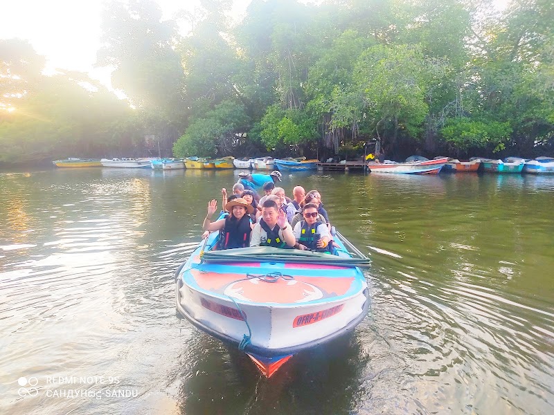 Madu River Safari මාදු ගඟේ බෝට් සෆාරි - Madu River Safari මාදු ගඟේ බෝට් සෆාරි, Near the Bridge, No.193/5 Galle Rd, Balapitiya 80550, Sri Lanka