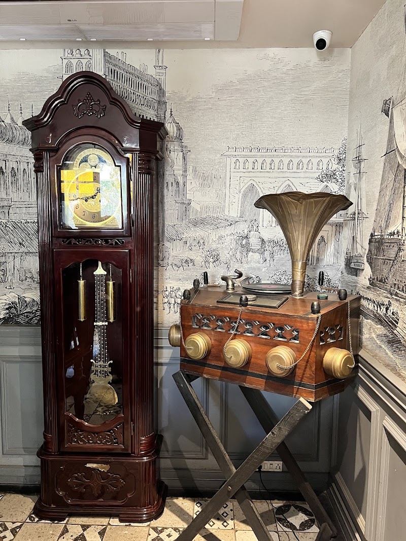 Travellers Bungalow (Bar & Restaurant) - Travellers Bungalow (Bar & Restaurant) First & Second Floor, 2989/B, 12th Main Rd, HAL 2nd Stage, Indiranagar, Bengaluru, Karnataka 560008, India