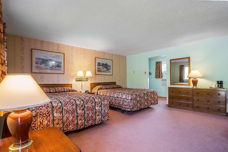 Rodeway Inn Lincoln I-93 - Rodeway Inn Lincoln I-93 417 US-3, Lincoln, NH 03251, USA