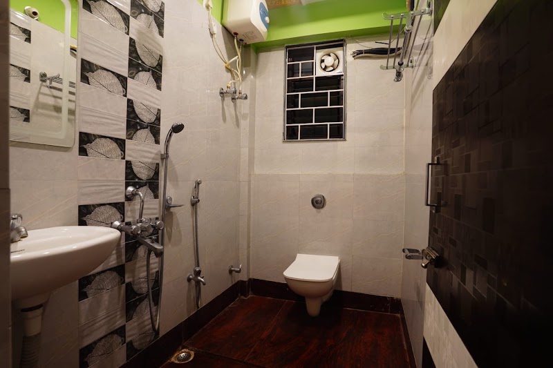Tirupati Lodge - Tirupati Lodge NJP Railway Station, Ward 35, Dabgram, Siliguri, West Bengal 734007, India