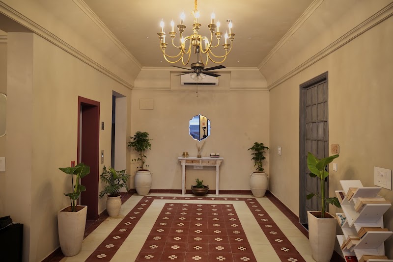 Sadri Haveli - Sadri Haveli Lake, 45, Lal Ghat Road, near Pichola, Old City, Udaipur, Rajasthan 313001, India