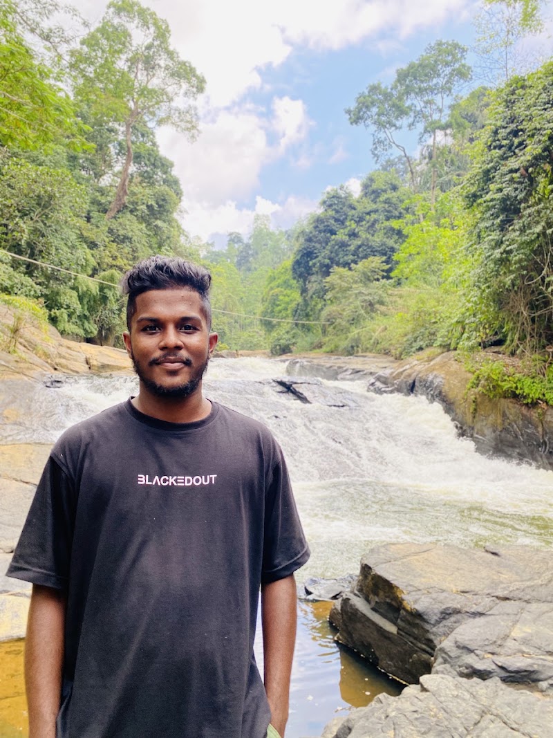 Pena Ella Waterfall - Pena Ella Waterfall 8FVX+X9, Diyaduwa, Sri Lanka