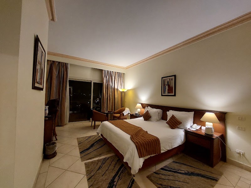 TOLIP Hotel Aswan - TOLIP Hotel Aswan, 4W52+RH4, Kornish Al Nile, Sheyakhah Thalethah, Aswan, Aswan Governorate 1242875, Egypt