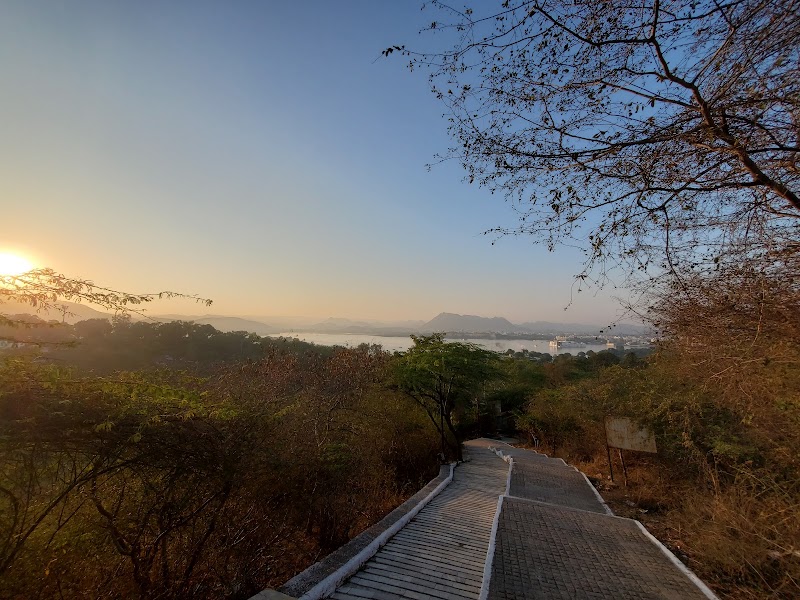 Karni Mata Temple Hike Start Point - Karni Mata Temple Hike Start Point, HM9P+3HM, Unnamed Road, Pichola, Udaipur, Rajasthan 313001, India