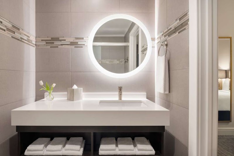 Martinique New York on Broadway, Curio Collection by Hilton - Martinique New York on Broadway, Curio Collection by Hilton 49 W 32nd St, New York, NY 10001, USA