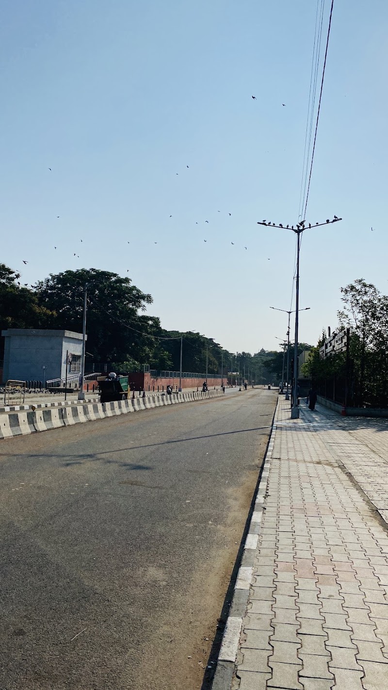 Sir. M. Visvesvaraya Bus stop - Sir. M. Visvesvaraya Bus stop Sir M. Visvesvaraya Stn, Central College, Dr Ambedkar Rd, Ambedkar Veedhi, Sampangi Rama Nagar, Bengaluru, Karnataka 560001, India