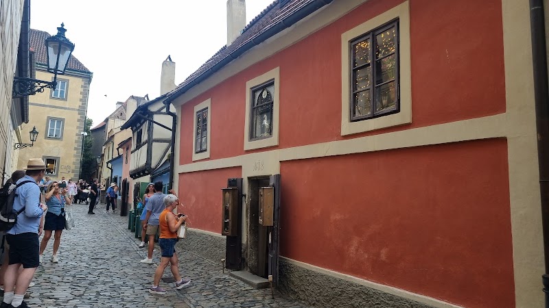 Entry to golden lane - Entry to golden lane, Zlatá ulička u Daliborky 30/38, 119 00 Praha 1-Hradčany, Czechia
