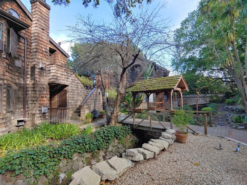 Babbling Brook Inn - Babbling Brook Inn 1025 Laurel St, Santa Cruz, CA 95060, USA