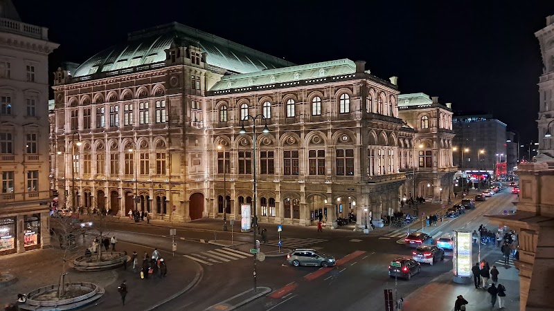 Future Bus Tours - Future Bus Tours, Albertinapl., 1010 Wien, Austria