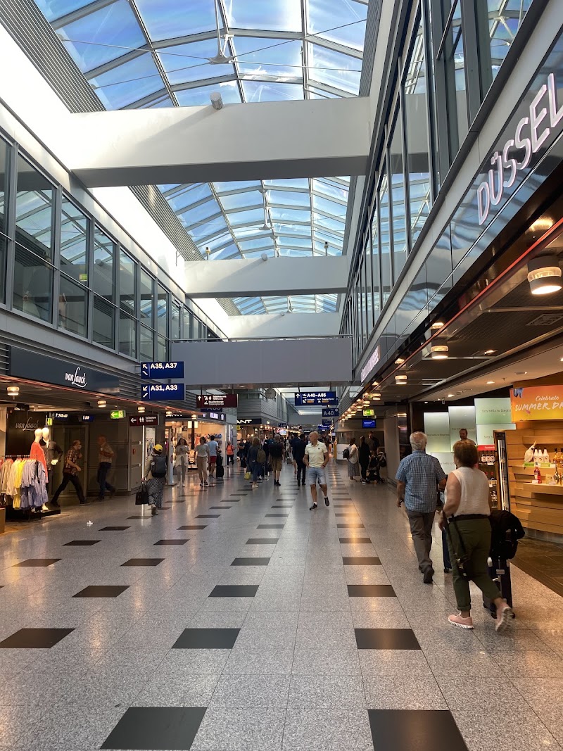Düsseldorf, Düsseldorf Flughafen Terminal - Düsseldorf, Düsseldorf Flughafen Terminal, District 5, 40474 Düsseldorf, Germany