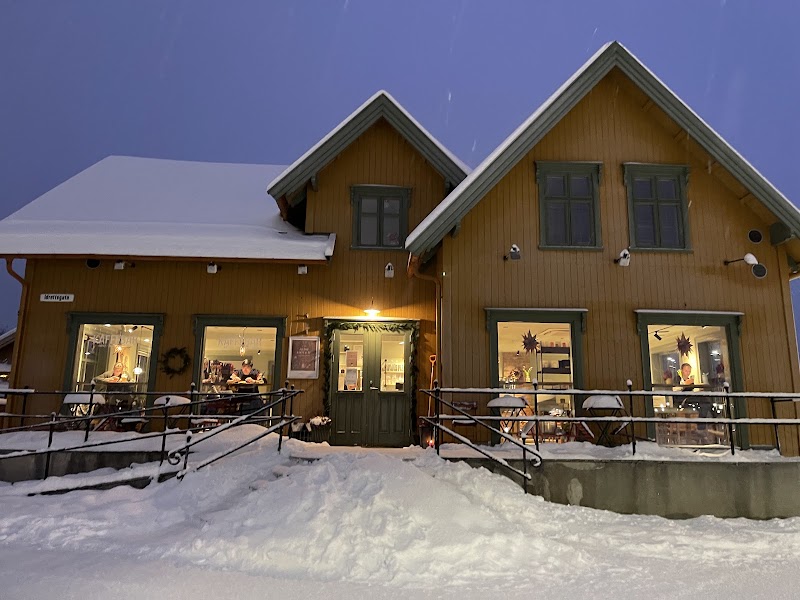 Huset Kafé - Huset Kafé, Idrettsgata 1, 8370 Leknes, Norway
