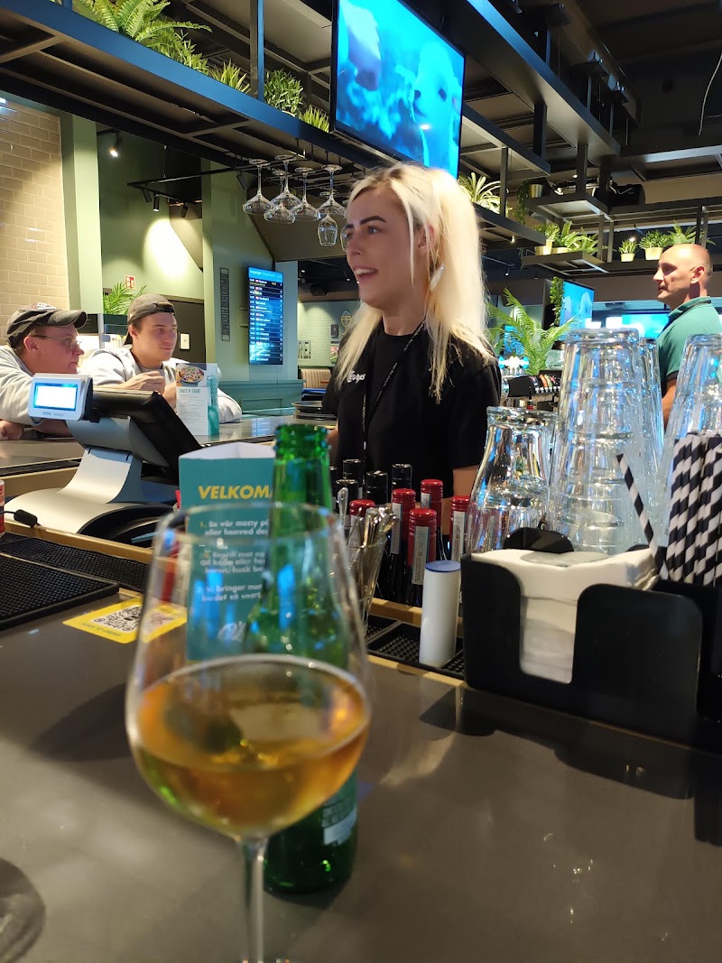 O'Learys Oslo Central Station - O'Learys Oslo Central Station Jernbanetorget 1, 0154 Oslo, Norway