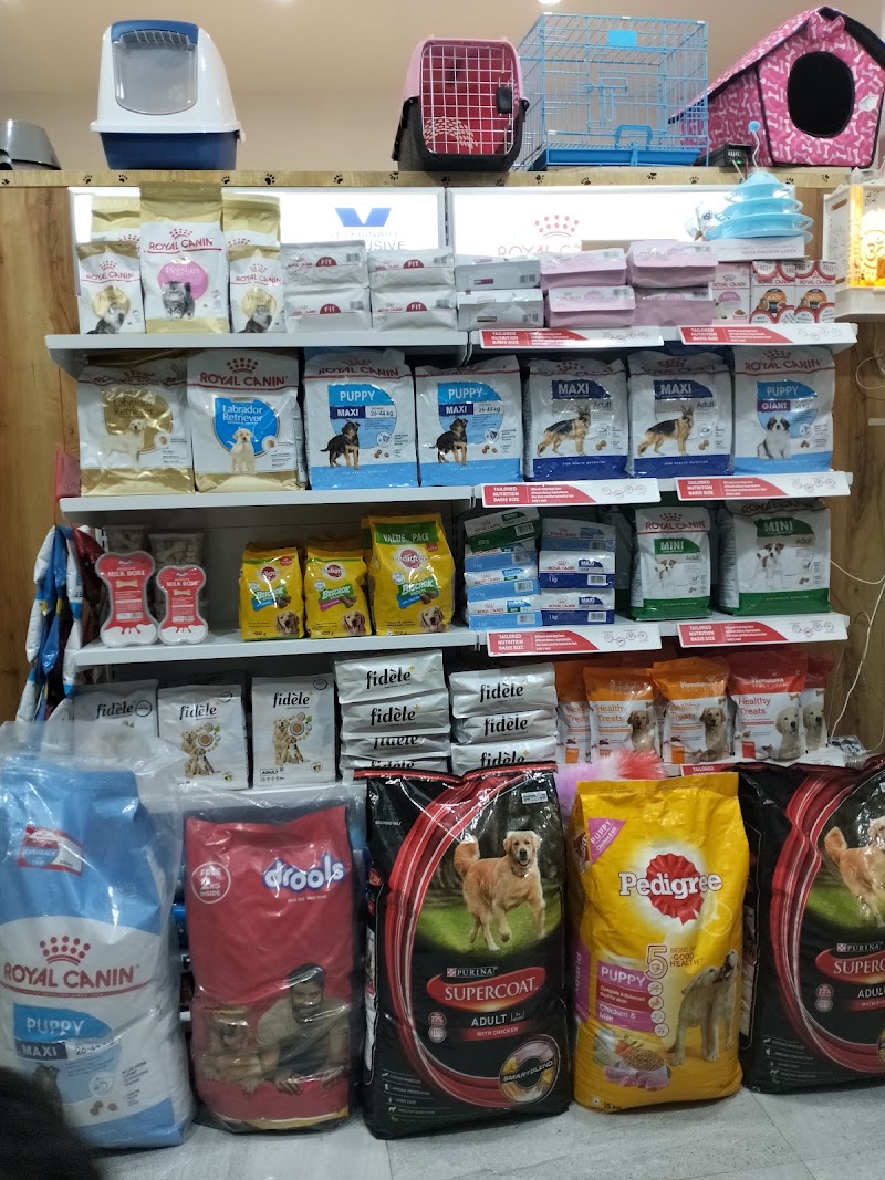 Furry cuddle Chembur nakka - Furry cuddle Chembur nakka Shop no 1/2, rishabh shopping centre, below chembur nakka mono rail station, Gulmarg Society, Chembur, Mumbai, Maharashtra 400071, India