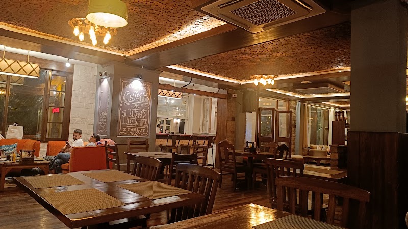 Johnson Bar & Restaurant - Johnson Bar & Restaurant Mall Rd, Siyal, Manali, Himachal Pradesh 175131, India