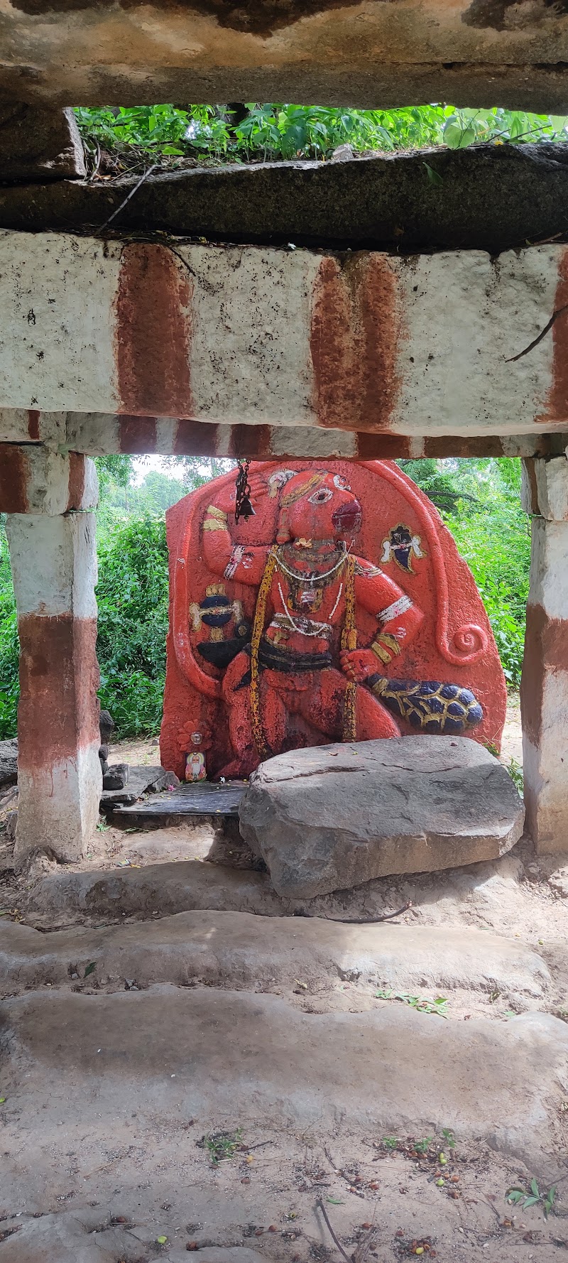 Ancient Sri Anjaneya Temple - Ancient Sri Anjaneya Temple 8FG4+WMW, Kadirampura, Karnataka 583239, India