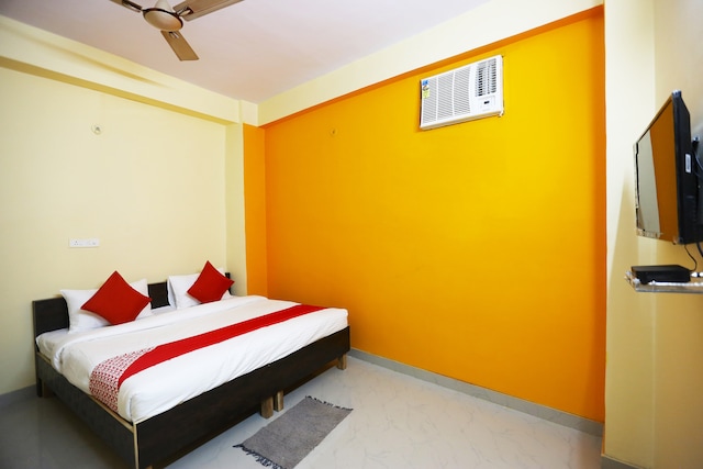Hotel O by OYO A Diamond Residency Guest house - Hotel O by OYO A Diamond Residency Guest house Plot No. 1, Roza Jalalpur, Roza Jalalpur Village, Noida, Greater Noida, Uttar Pradesh 203207, India