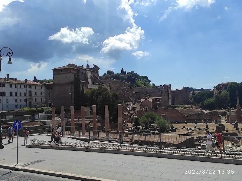 Largo Romolo e Remo - Largo Romolo e Remo Largo Romolo e Remo, 00186 Roma RM, Italy
