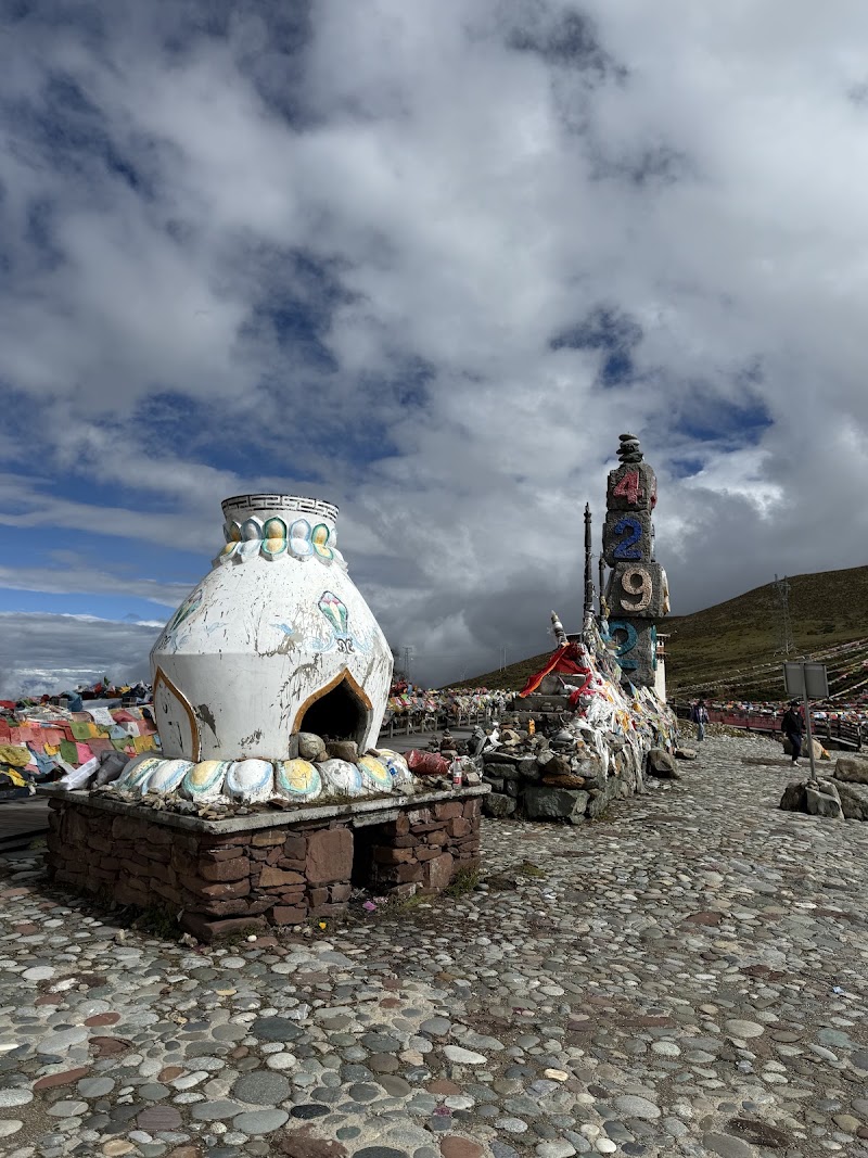 Baimang Snow Mountain - Baimang Snow Mountain, 9XV8+932, Deqen, Diqing Tibetan Autonomous Prefecture, Yunnan, China, 674599
