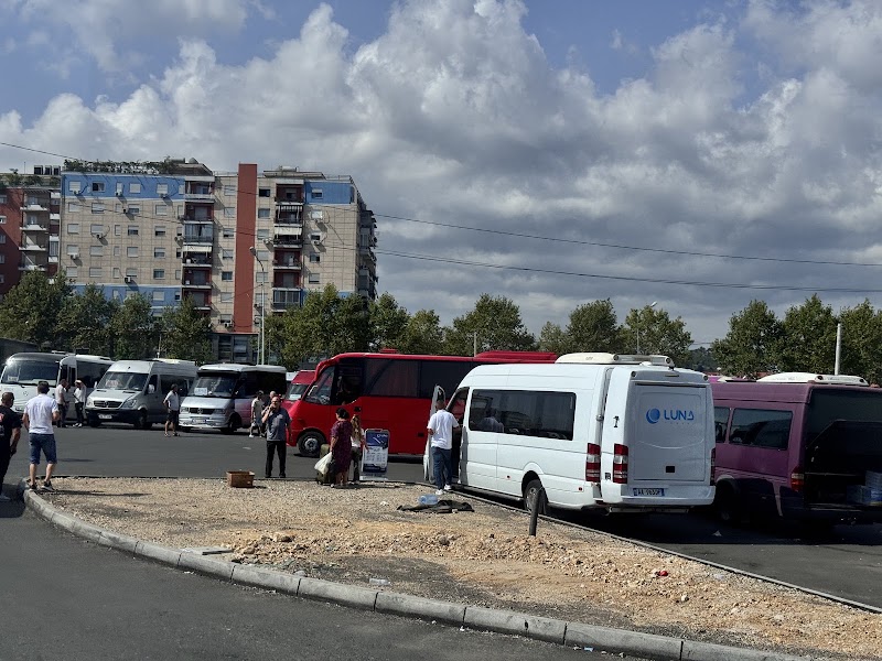 Terminali i Autobusëve të Jugut & Veriut - Terminali i Autobusëve të Jugut & Veriut, 8QVG+MQ8, Kthesa e Kamzës, Kashar, Albania