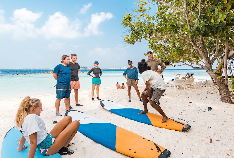 Thulusdhoo surf school - Thulusdhoo surf school Neruveli magu, Thulusdhoo 08040, Maldives