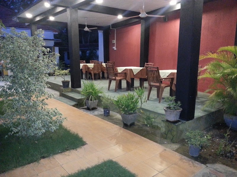 Tissa Hotel and Bakery - Tissa Hotel and Bakery Main St, Tissamaharama, Sri Lanka