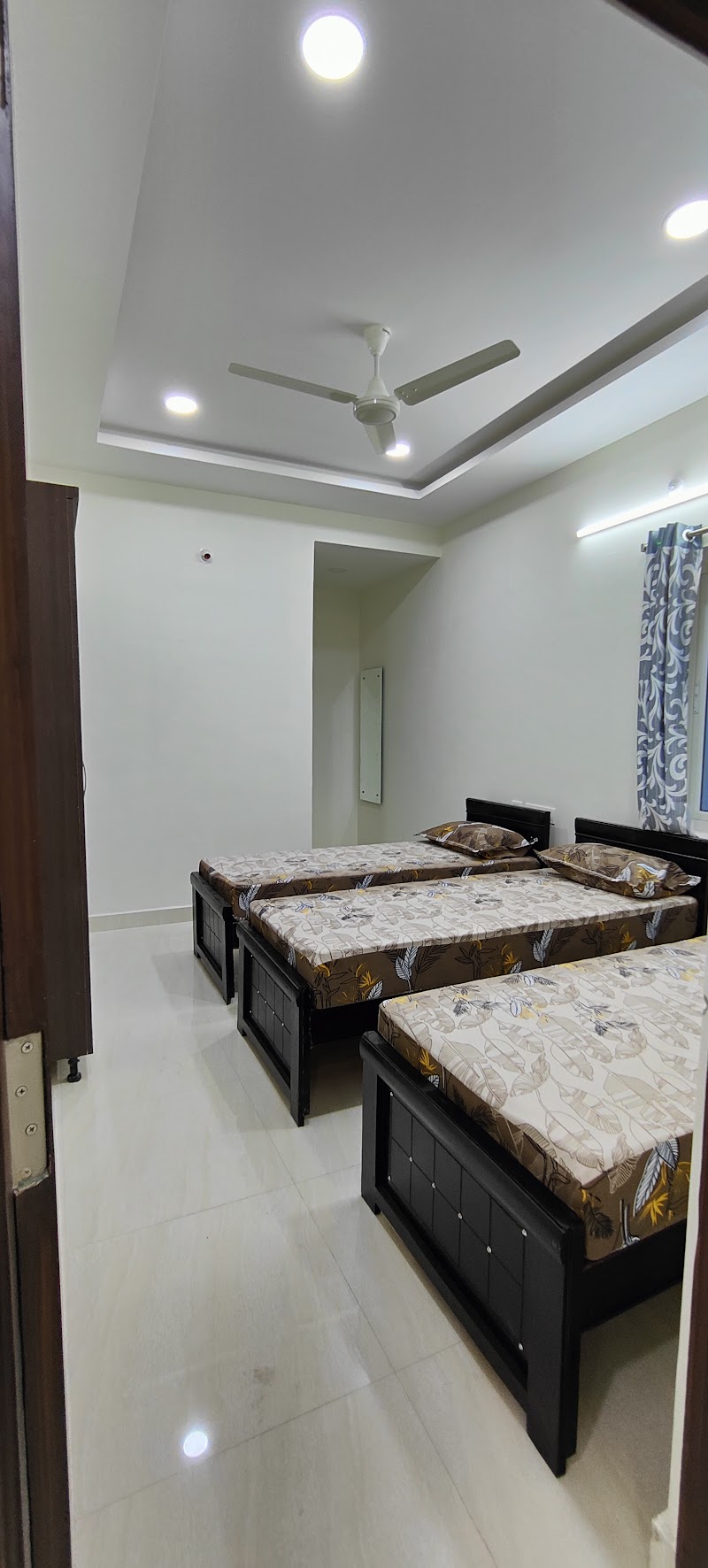 Beehive Accomodations and Co-living - Beehive Accomodations and Co-living Plot no:210,road no 11, road, opposite to bluedart office, VIP Hills, Jaihind Enclave, Madhapur, Hyderabad, Telangana 500081, India