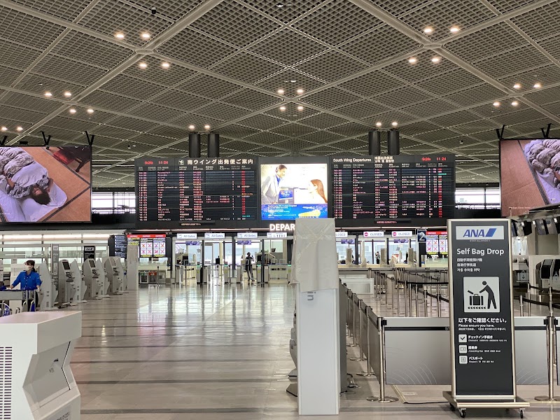Narita Airport Terminal 1 Showers (Pre-Security) - Narita Airport Terminal 1 Showers (Pre-Security) Japan, 〒286-0111 Chiba, Narita, Sanrizuka, 御料牧場1-1 Shower room Area, 成田国際空港第1ターミナル中央・2F