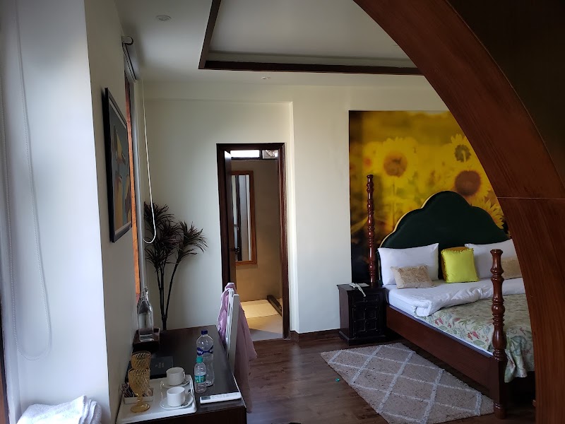 The Gulmohar Mansion - Boutique Stay in Jaipur - The Gulmohar Mansion - Boutique Stay in Jaipur B-7, Bhawani Singh Rd, ESIC Colony, C Scheme, Lalkothi, Jaipur, Rajasthan 302001, India