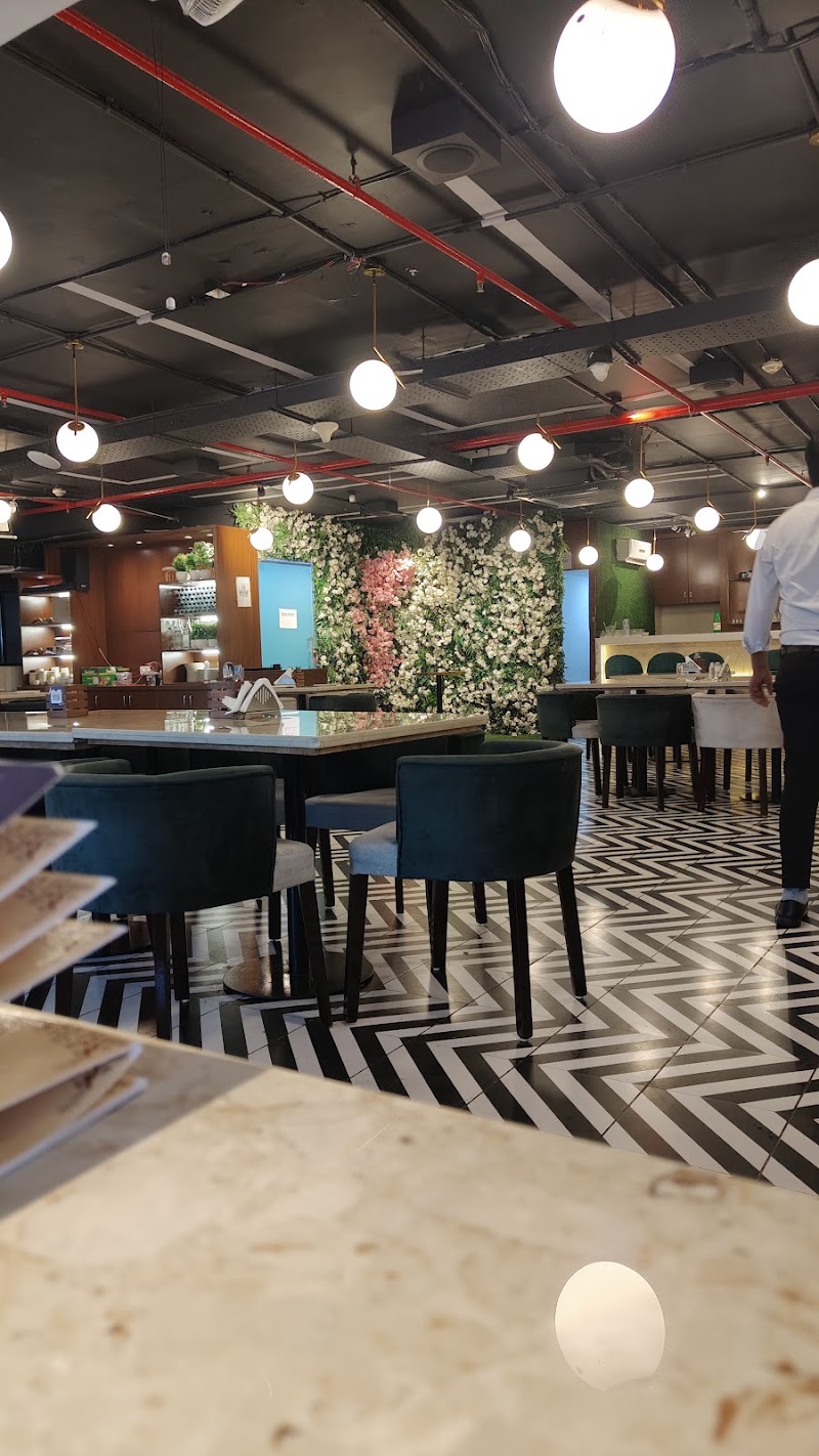 The Hot Spoon - The Hot Spoon 1 st Floor, C21 Bussiness Park, opp. Radisson Square, Pushp Vihar Colony, Scheme No 131, Indore, Madhya Pradesh 452010, India