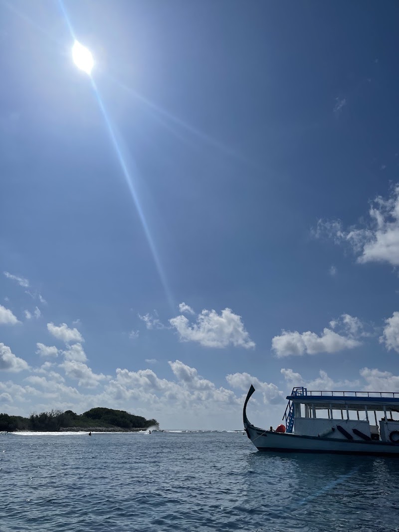 Raalhu Edhuru Surf School - Raalhu Edhuru Surf School 9MF3+PH6, Thulusdhoo, Maldives