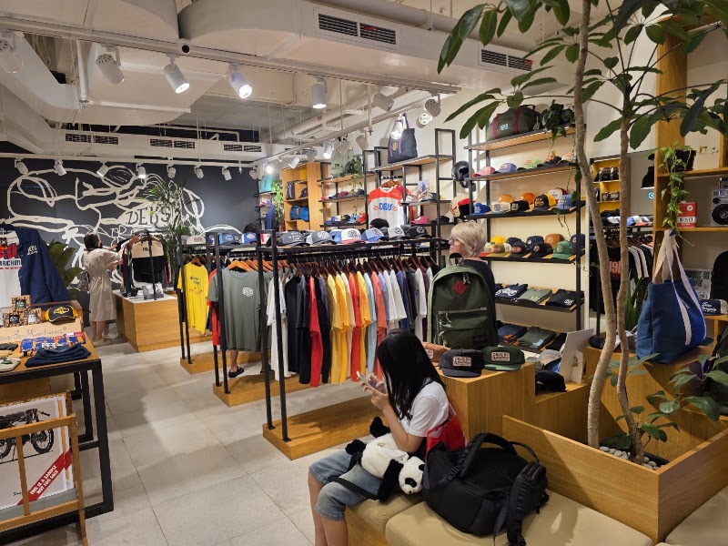 Deus Ex Machina - Discovery Shopping Mall - Deus Ex Machina - Discovery Shopping Mall, Jl. Kartika Plaza Discovery Shopping Mall GF A-20, Kuta, Kec. Kuta, Kabupaten Badung, Bali 80361, Indonesia