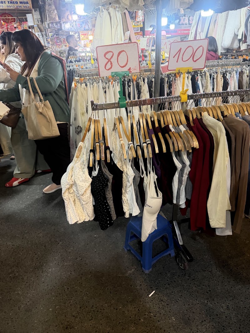 Night market start ( Friday to Sunday) - Night market start ( Friday to Sunday) 78 P. Hàng Giấy, Phố cổ Hà Nội, Hoàn Kiếm, Hà Nội, Vietnam
