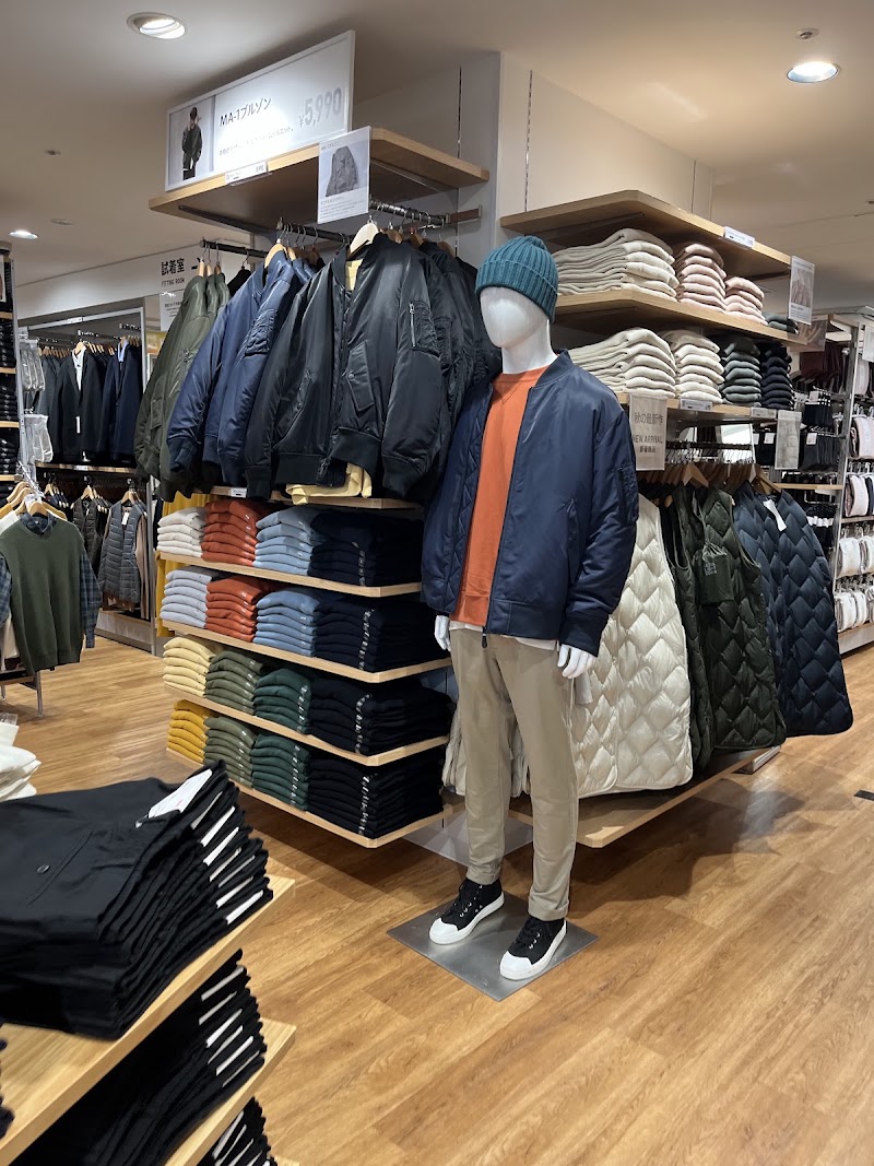 UNIQLO JR Shin-Osaka store - UNIQLO JR Shin-Osaka store, Japan, 〒532-0011 Osaka, Yodogawa Ward, Nishinakajima, 5-chōme−16−１ 新大阪駅 2階 アルデ新大阪