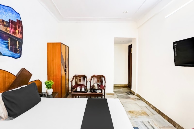 Hotel O Paharganj Near Railway Station Formerly Chand Palace - Hotel O Paharganj Near Railway Station Formerly Chand Palace Plot Number 54, Arakashan Rd, near Nav Shakti School, Arya Nagar, Paharganj, Delhi, New Delhi, Delhi 110055, India