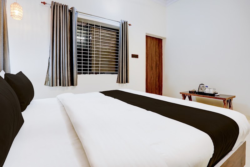 Hotel O The Lux - Hotel O The Lux Landmark- Aman, dhaba and Falaknuma masjid, Plot no.- 17, Street Number 2, Vivekanand Nagar, Kohka Housing Board, Kohka, Bhilai, Chhattisgarh 490023, India