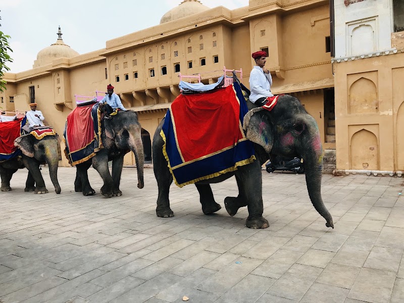 Surajpol dwaar (Sun Gate) Rajasthan - Surajpol dwaar (Sun Gate) Rajasthan Amer Palace and Fort, Amer Rd, Devisinghpura, Amer, Rajasthan 302028, India
