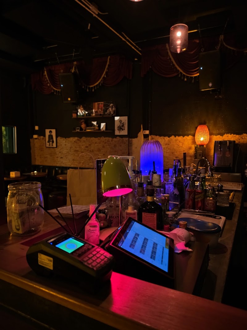 Bangkok Mojo * Music Lovers' Club - Bangkok Mojo * Music Lovers' Club, 1103 ถ. เจริญกรุง Khwaeng Si Phraya, Khet Bang Rak, Krung Thep Maha Nakhon 10500, Thailand