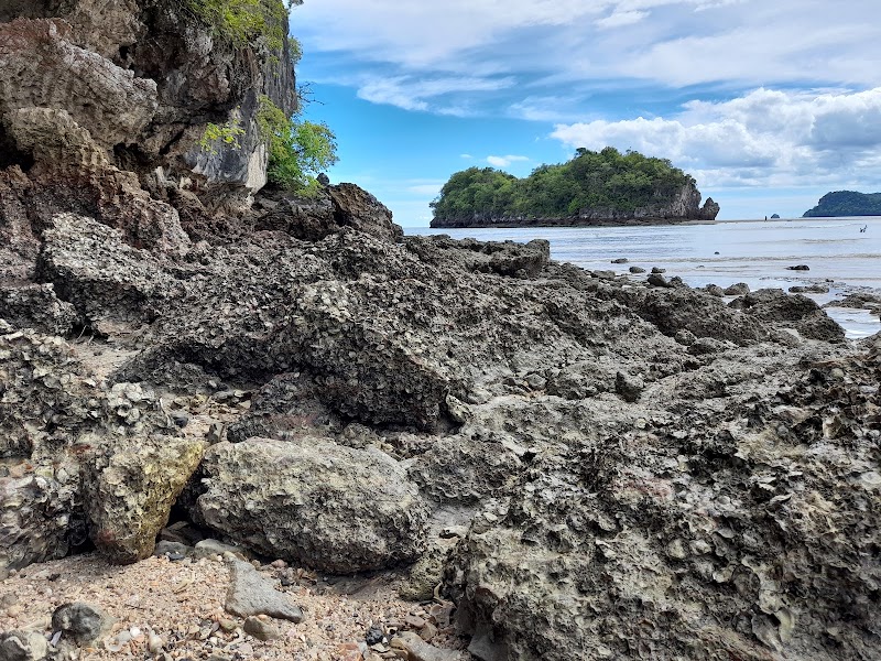 Hat Noppharat Thara-Mu Ko Phi Phi National Park - Hat Noppharat Thara-Mu Ko Phi Phi National Park 79, Tambon Ao Nang, Amphoe Mueang Krabi, Chang Wat Krabi 81180, Thailand