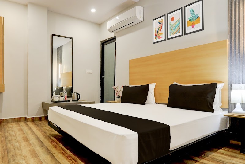 Hotel O by OYO The Bell Oak - Hotel O by OYO The Bell Oak, Ward no 46, LIG 582, Pulgaon Bypass Road, opposite Jain Mandir Road, Padmanabhpur, Bhilai, Chhattisgarh 491001, India