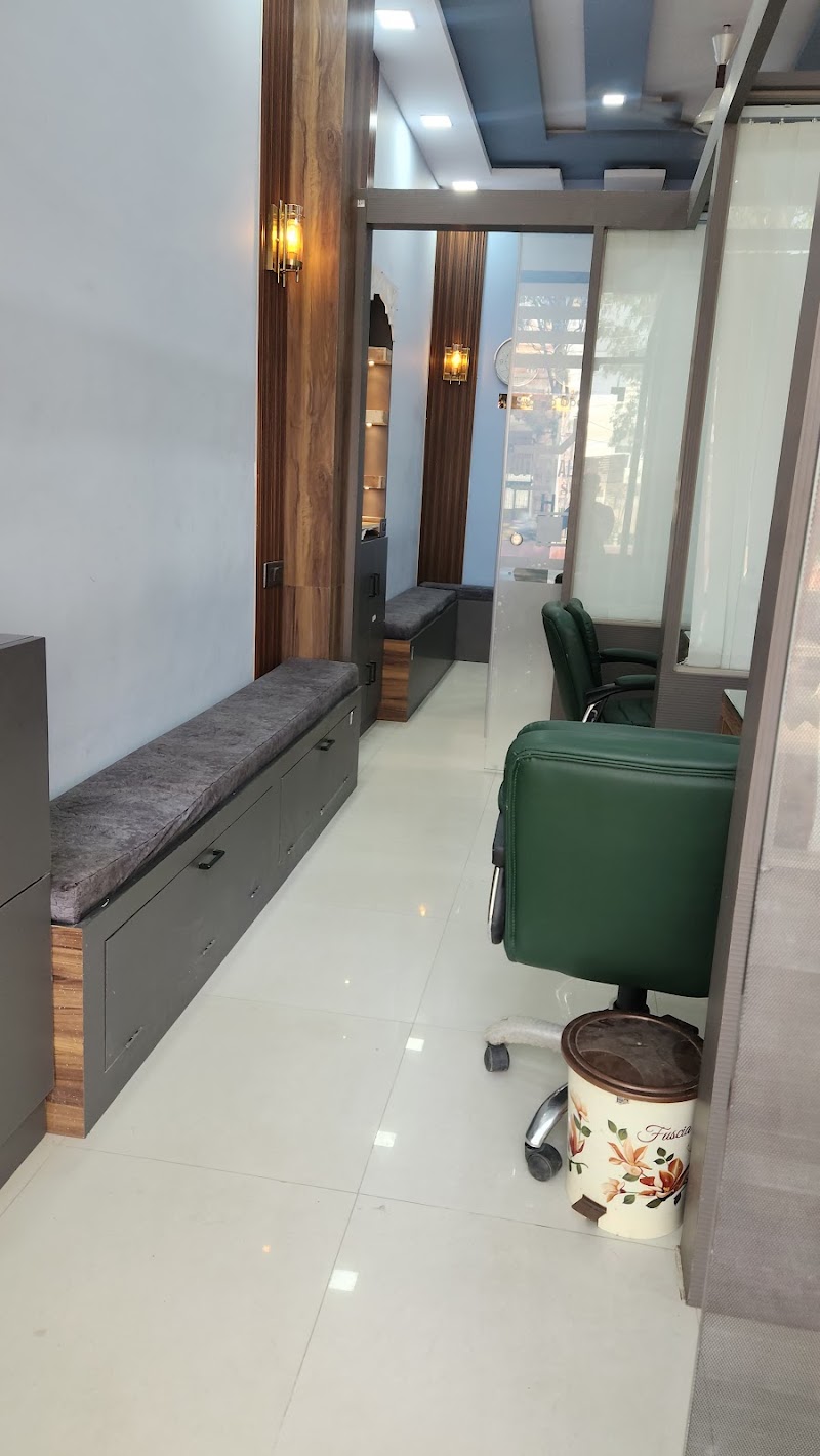Head office official property kalakaar - Head office official property kalakaar, HM92+365, Rina Rd, Sunrakh Bangar, Vrindavan, Uttar Pradesh 281121, India