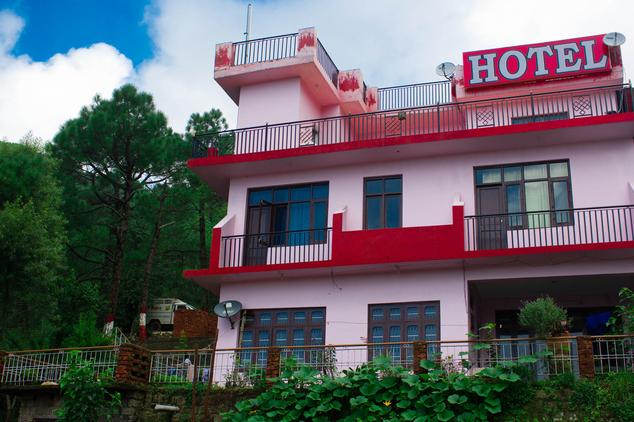 Hotel Whispering Pines