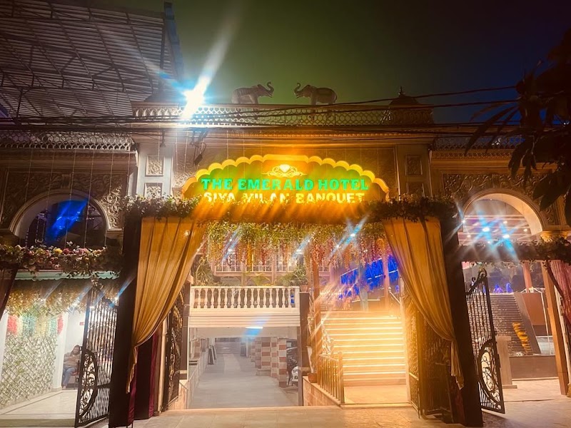 The Emerald Hotel & Siya Milan banquets - The Emerald Hotel & Siya Milan banquets Lenin chowk, Majhaulia Rd, Musahri, Muzaffarpur, Bihar 842001, India