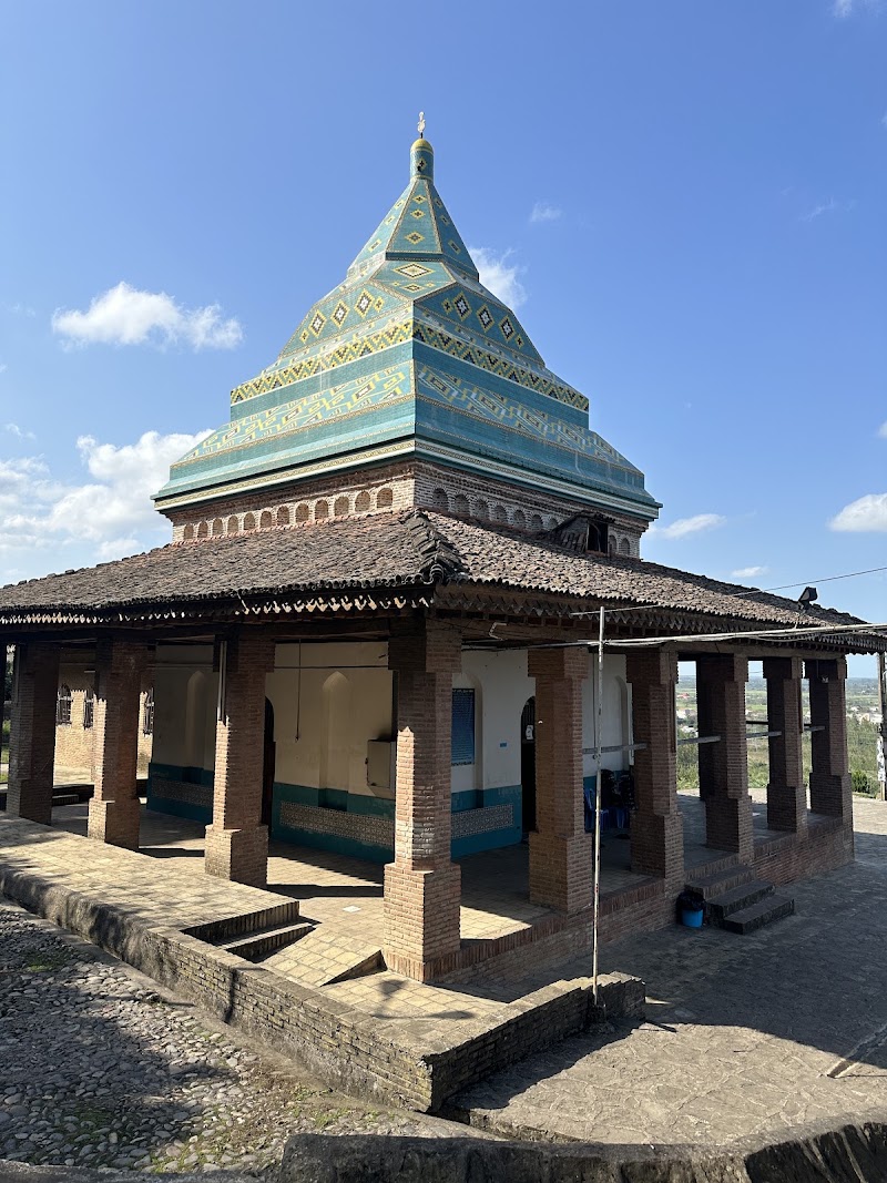 Sheikh Zahed Gilani's Shrine - Sheikh Zahed Gilani's Shrine, Gilan Province, Lahijan, جاده شیخانبر - گوهر سرا، لاهيجان، استان گیلان،، Sheikh Zahed Gilani's Shrine, Iran