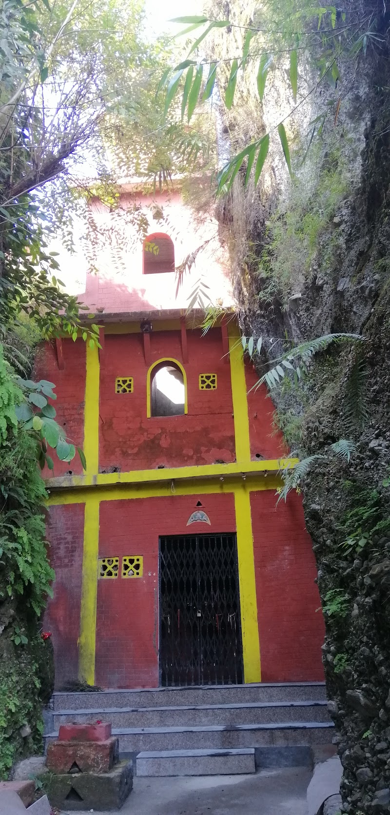अकला देबि मन्दीर - अकला देबि मन्दीर, 5XGV+M52, Bagmara Road, Pokhara, Gandaki Province 33700, Nepal